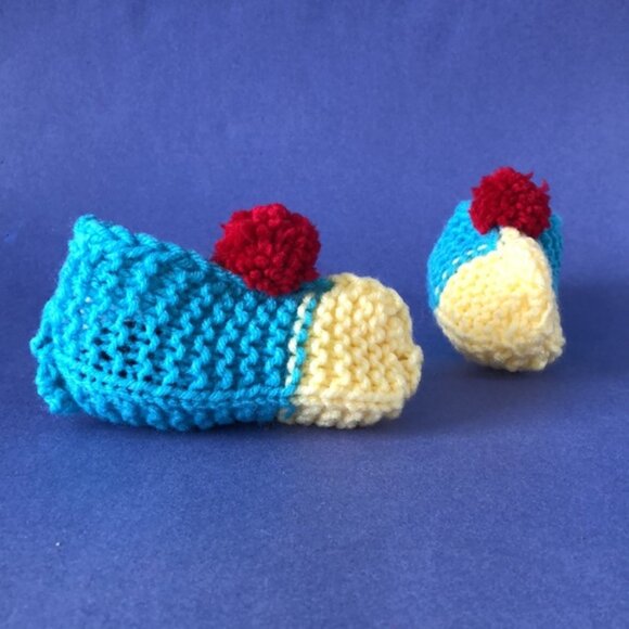 NWT Vintage Handmade Knitted Teal Yellow Children’s Slipper Booties - Picture 3 of 3